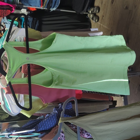 Lululemon lime checkered tank size 6 - Picture 2 of 3